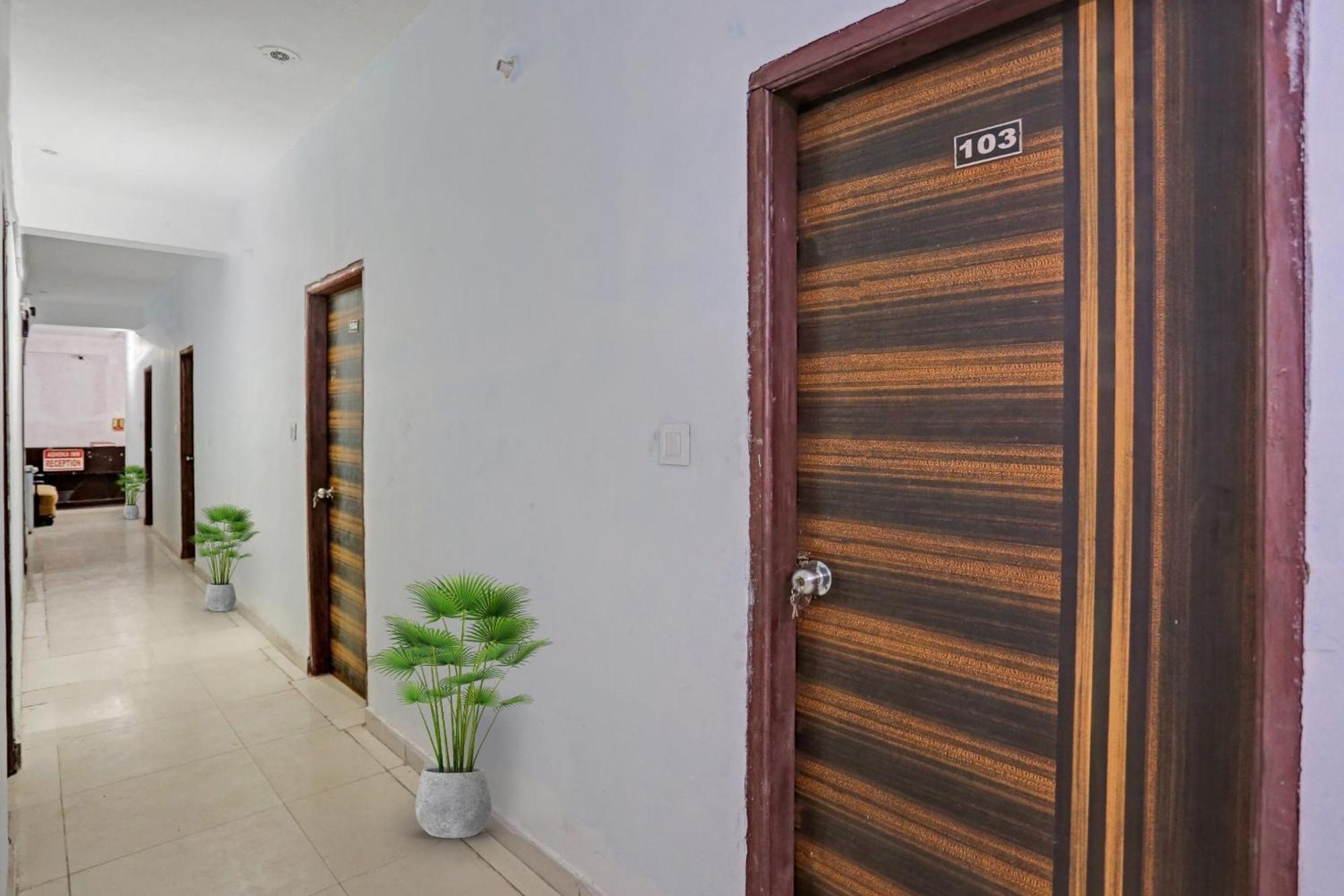 Hotel O Imperial Residency Near Dashrath Puri Metro Station New Delhi Exterior photo